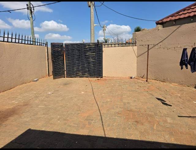 2 BEDROOM HOUSE FOR SALE IN LEHAE